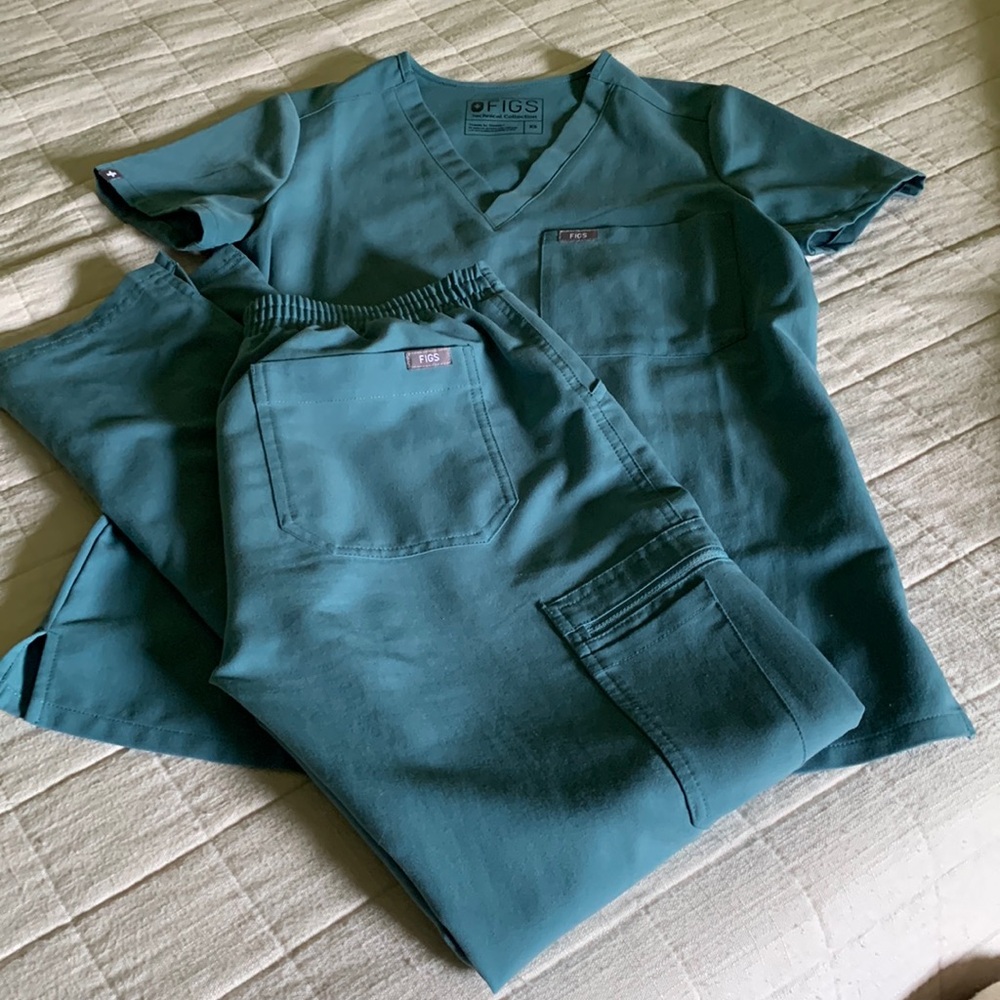 Figs scrub set